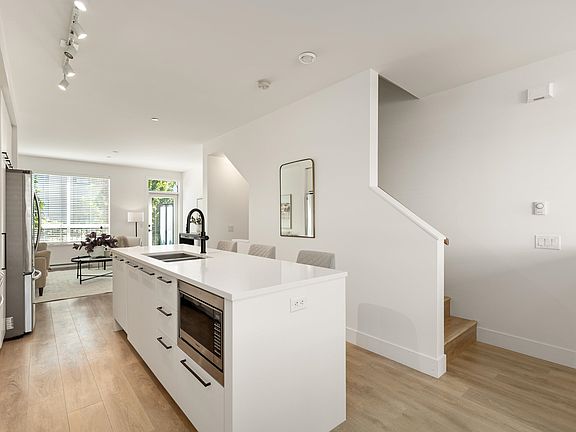 4th image of 38001 Helm Way