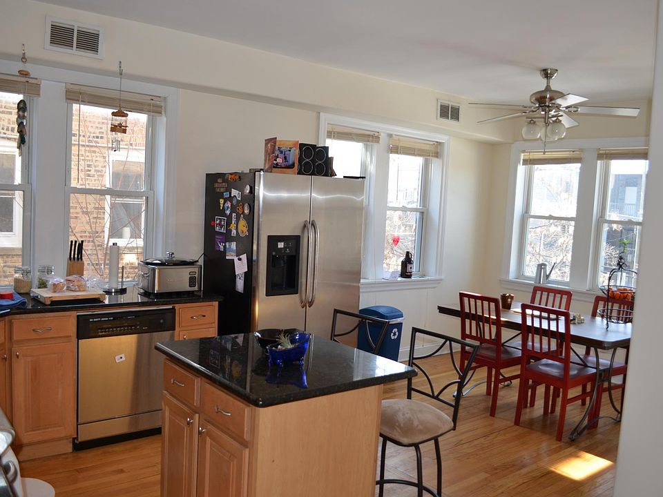 1st image of 1932 N Richmond St APT 3