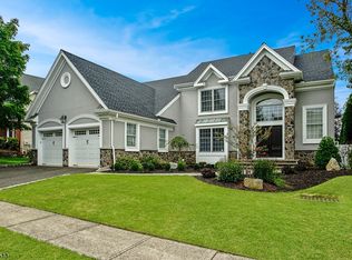 10 Apple Tree Ln, Warren, NJ 07059