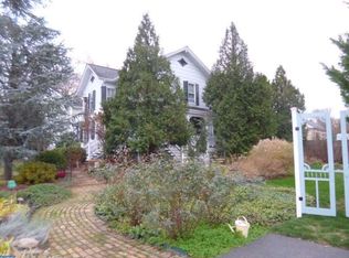 9 Maple St, Hopewell, NJ 08525