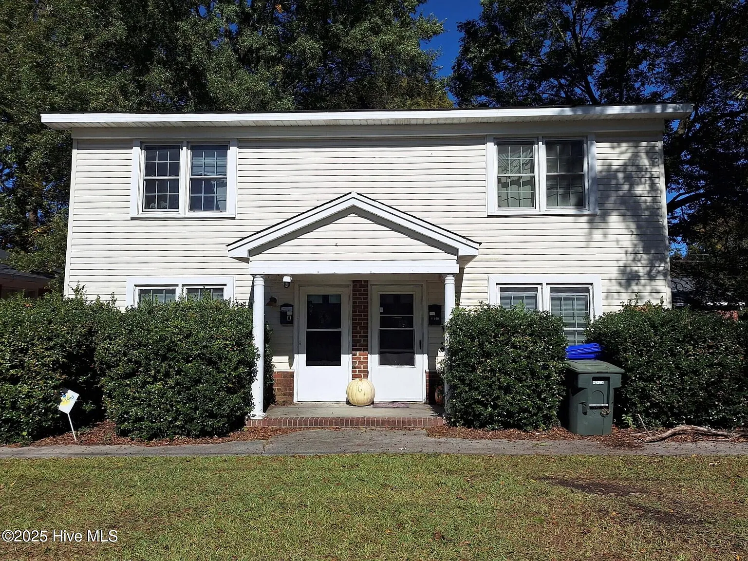 2 bed, 1.5 bath, $1,150 — Photo 2