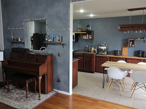 4th image of 2101 N Lexington St