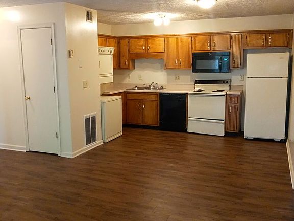 2nd image of 3239 Tower Dr #D