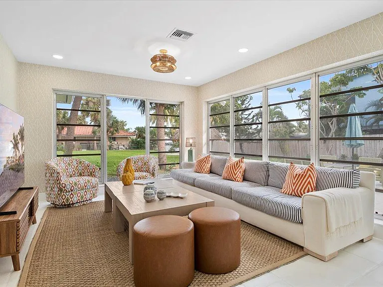 2412 N Lakeside Dr — Photo 4