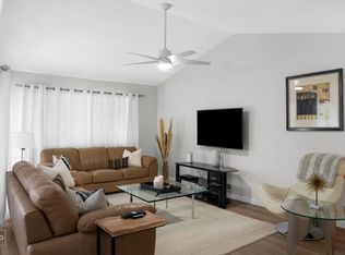 5670 Coach House Cir APT B, Boca Raton, FL 33486