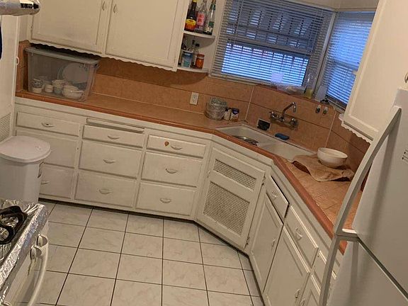 2nd image of 1834 Vineburn Ave