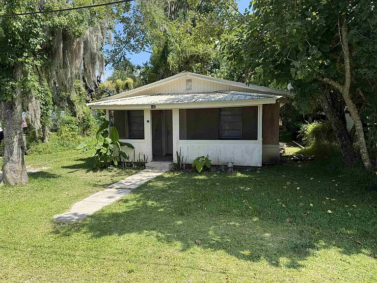 347 Lena St — Photo 2
