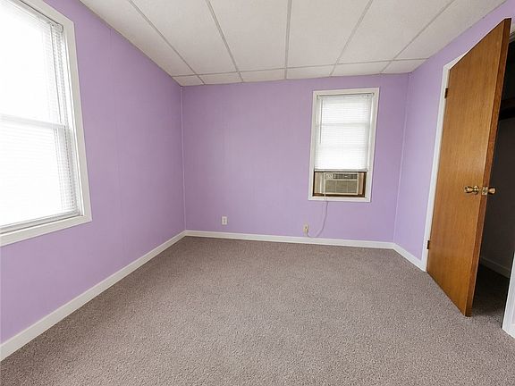 5th image of 107 E 1st Ave