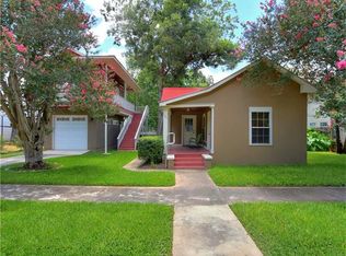104 Burleson St, Smithville, TX 78957