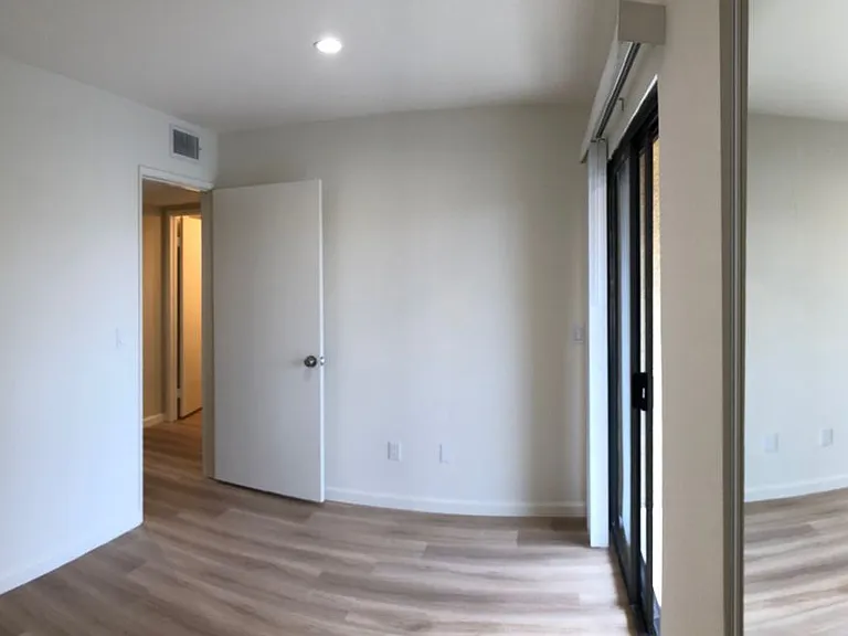 604 W Milford St — Photo 12
