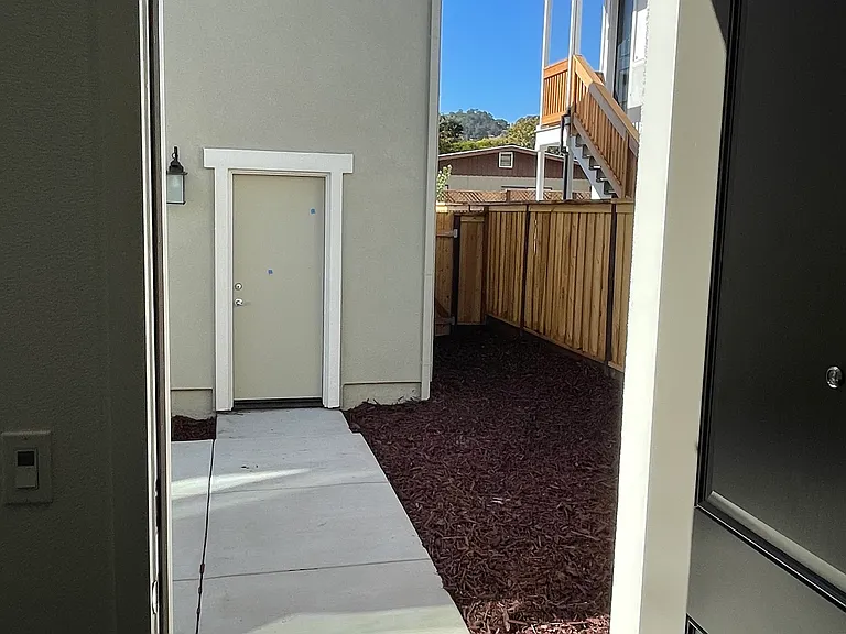 129 Sophia Ct — Photo 31