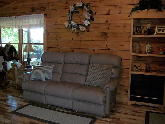 Living Room (S. wall)