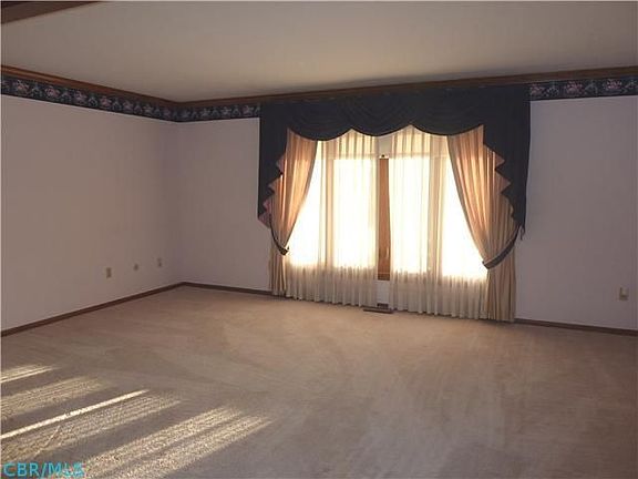 3rd image of 723 Parkedge Dr
