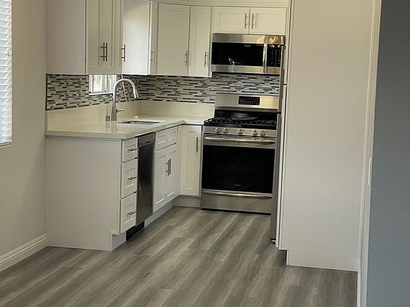 3rd image of 11006 Kling St