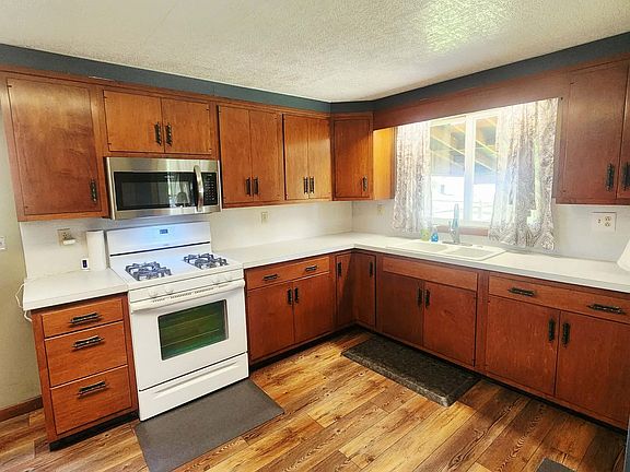 5th image of 615 E Logan Ave