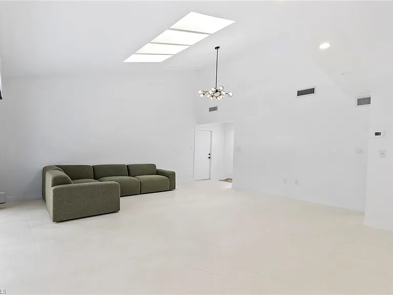 879 Meadowland Dr #C — Photo 9