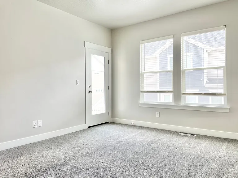 1572 N 3950 W — Photo 16