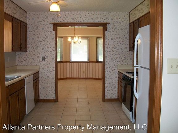 4th image of 2804-B Briar Hill Ln SE