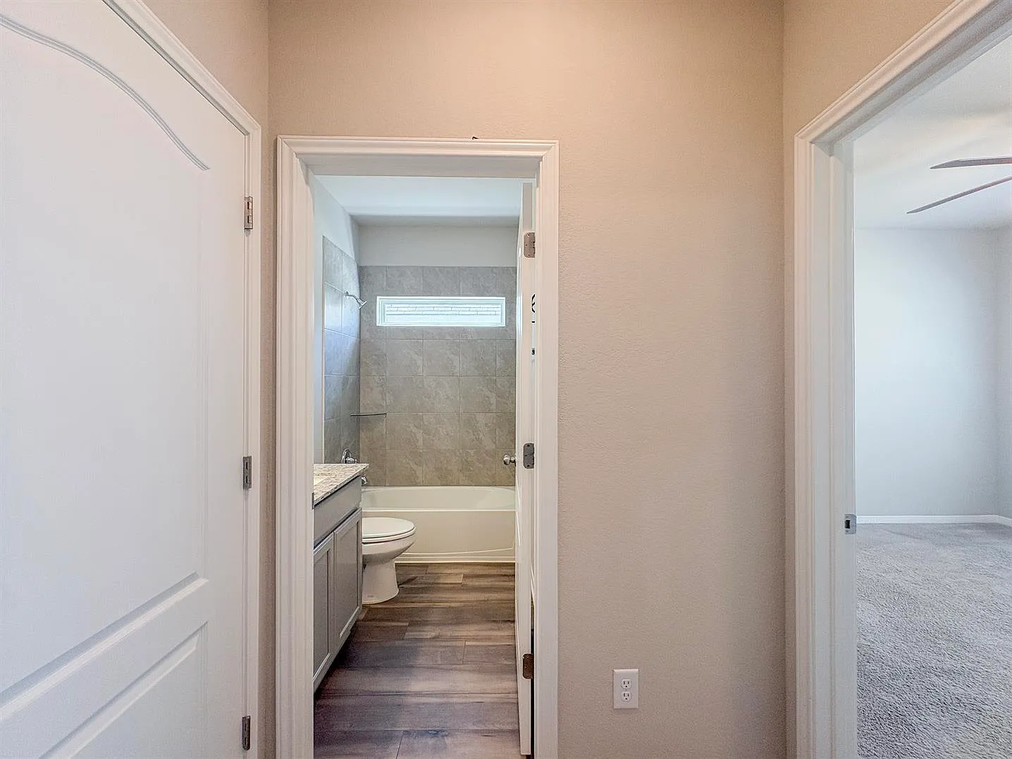8816 Glade Dr — Photo 2