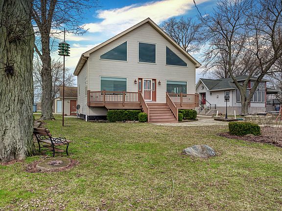 3rd image of 8157 N Thorsen Ln