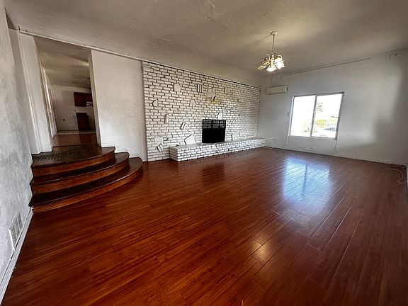 3rd image of 15038 Blackwood St
