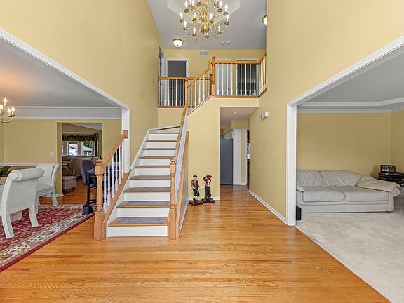 2nd image of 22W126 Glenrise Ct