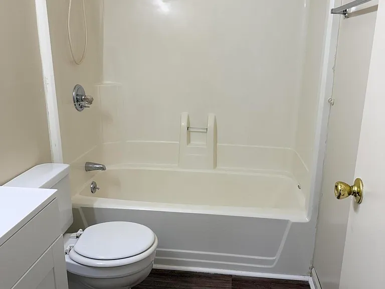 212 Calumet Dr #2 — Photo 9