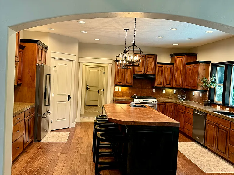 1020 Cedar Ln — Photo 6