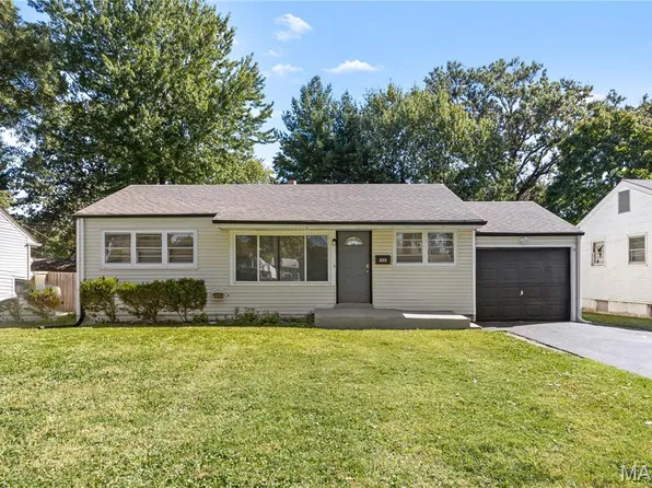 820 Saint Brendan Ln, Florissant, MO 63031