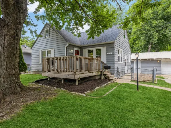 2701 Arnold Rd, Des Moines, IA 50310