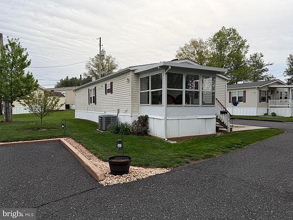2nd image of 3013 Walnut Ln