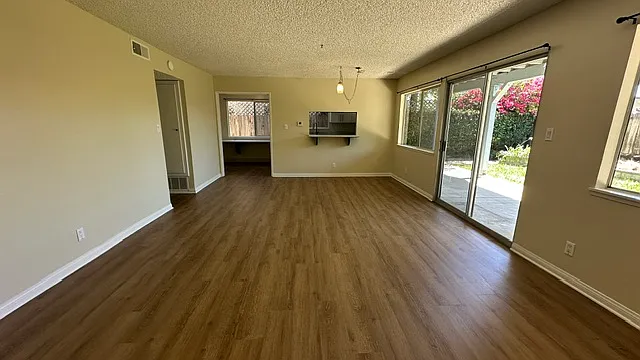 2727 Bayshore Ave — Photo 8