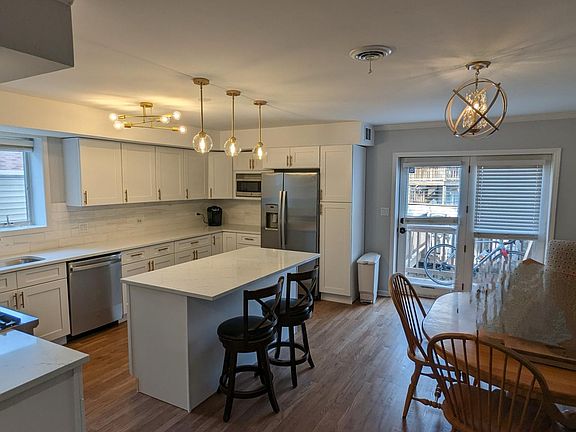 Eat in kitchen