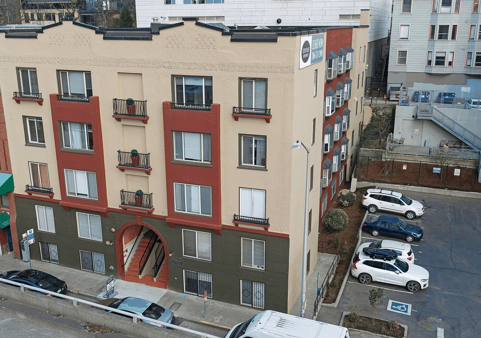 Zindorf Apartments — Photo 1