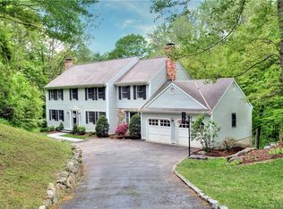 61 Leslie Ln, Fairfield, CT 06824