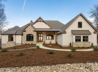527 Falkirk Way, Zirconia, NC 28790