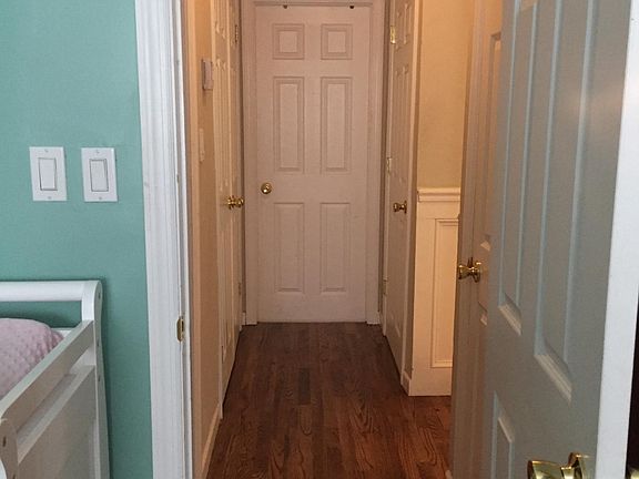4th image of 10 Lexington Ct