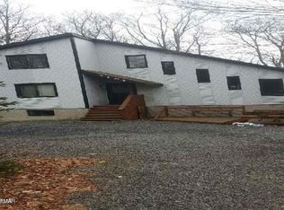 493 Country Place Dr, Tobyhanna, PA