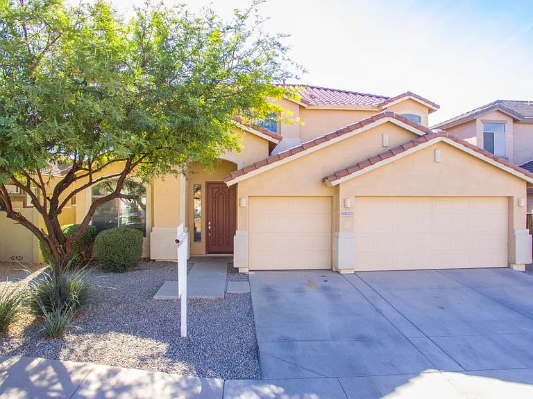 44023 W Bailey Dr — Photo 1