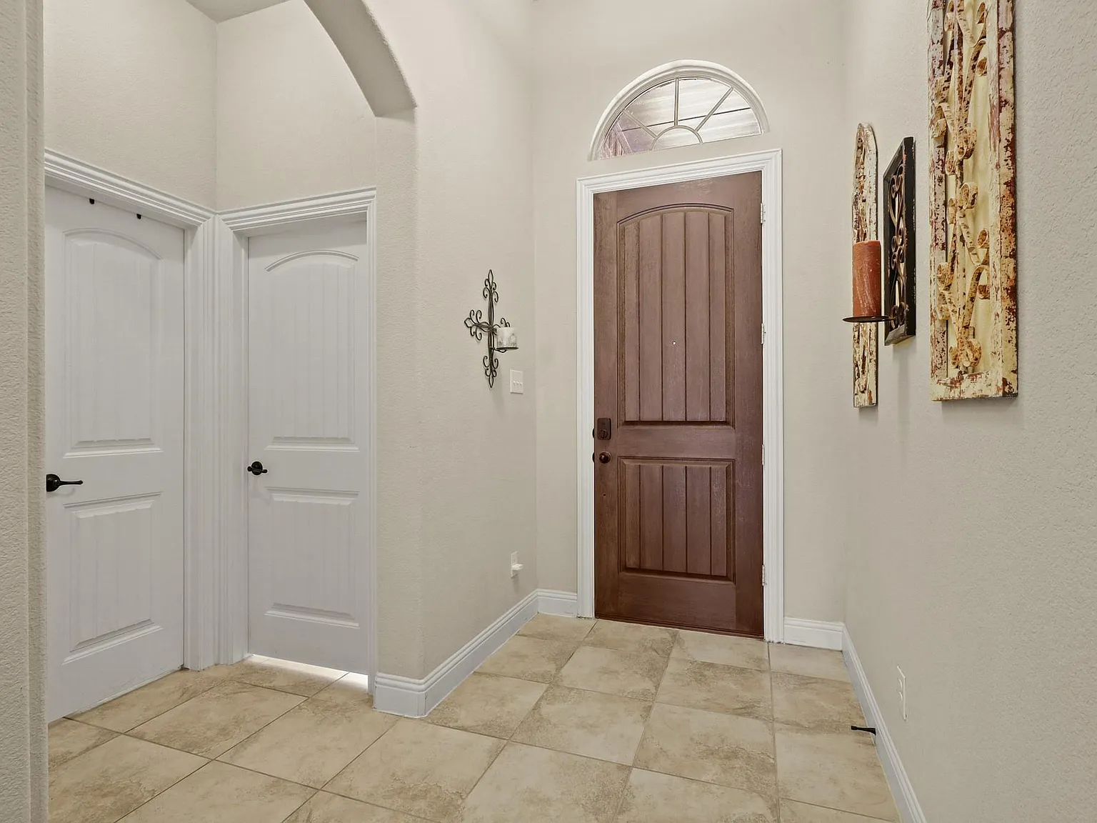 4 bed, 2033 sqft, $2,699 — Photo 4