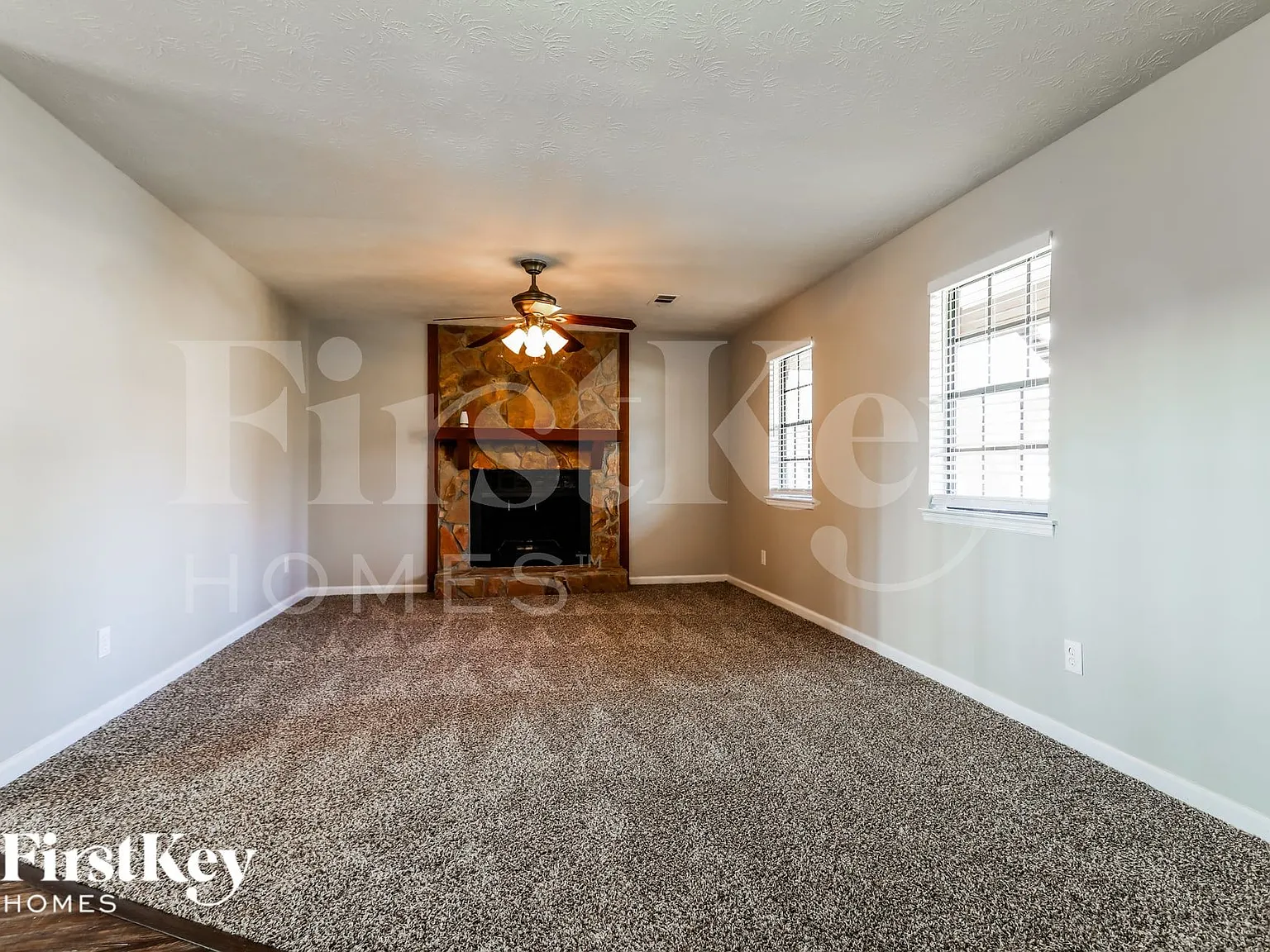 3 bed, 2.0 bath, 1334 sqft, $2,200 — Photo 2