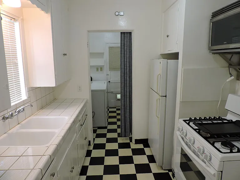 2314 Castro Way — Photo 10