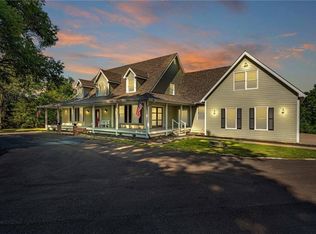 925 N 1464th Rd, Lawrence, KS 66049