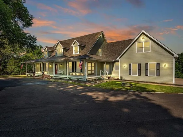925 N 1464th Rd, Lawrence, KS 66049