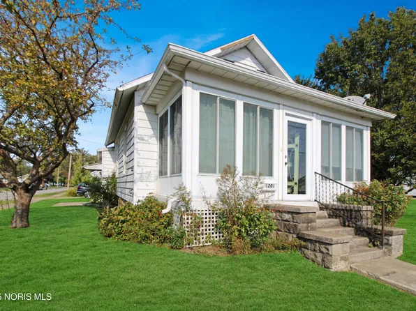 1201 E 3rd St, Pt Clinton, OH 43452