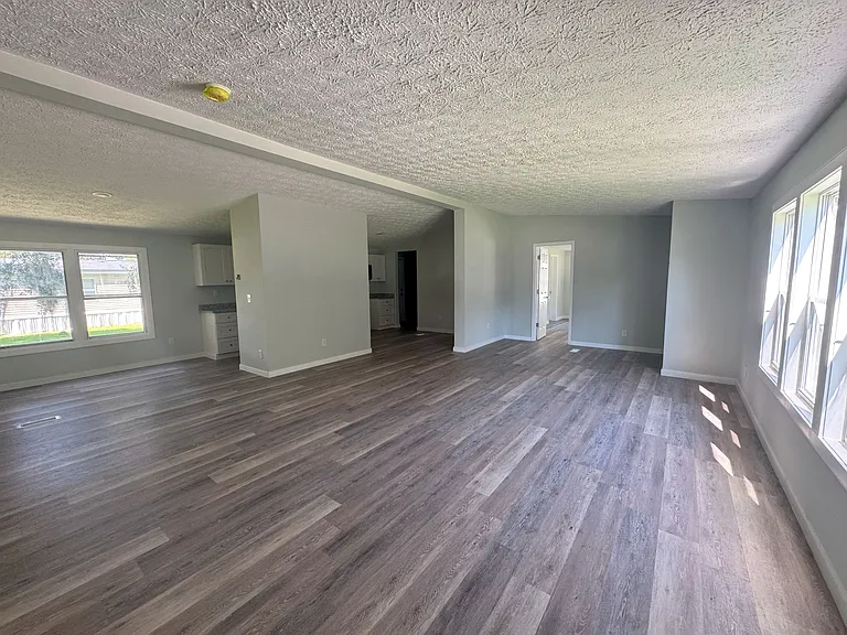 1103 Lovell Ct — Photo 8