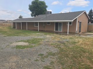 1004 E K Rd, Visalia, CA 93292