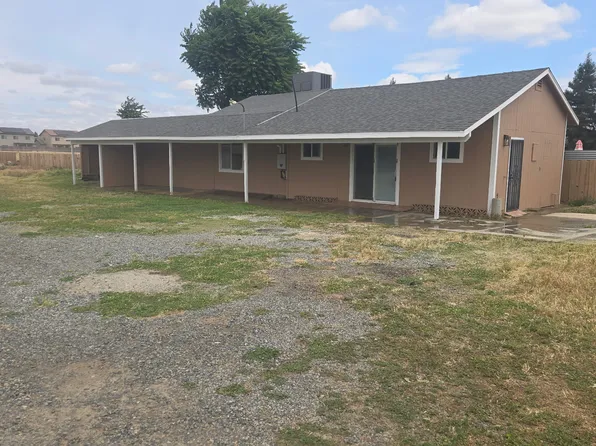 1004 E K Rd, Visalia, CA 93292