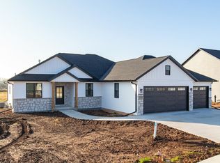 W5843 Edgewood Dr, Menasha, WI 54952
