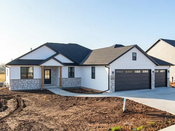 W5843 Edgewood Dr, Menasha, WI 54952